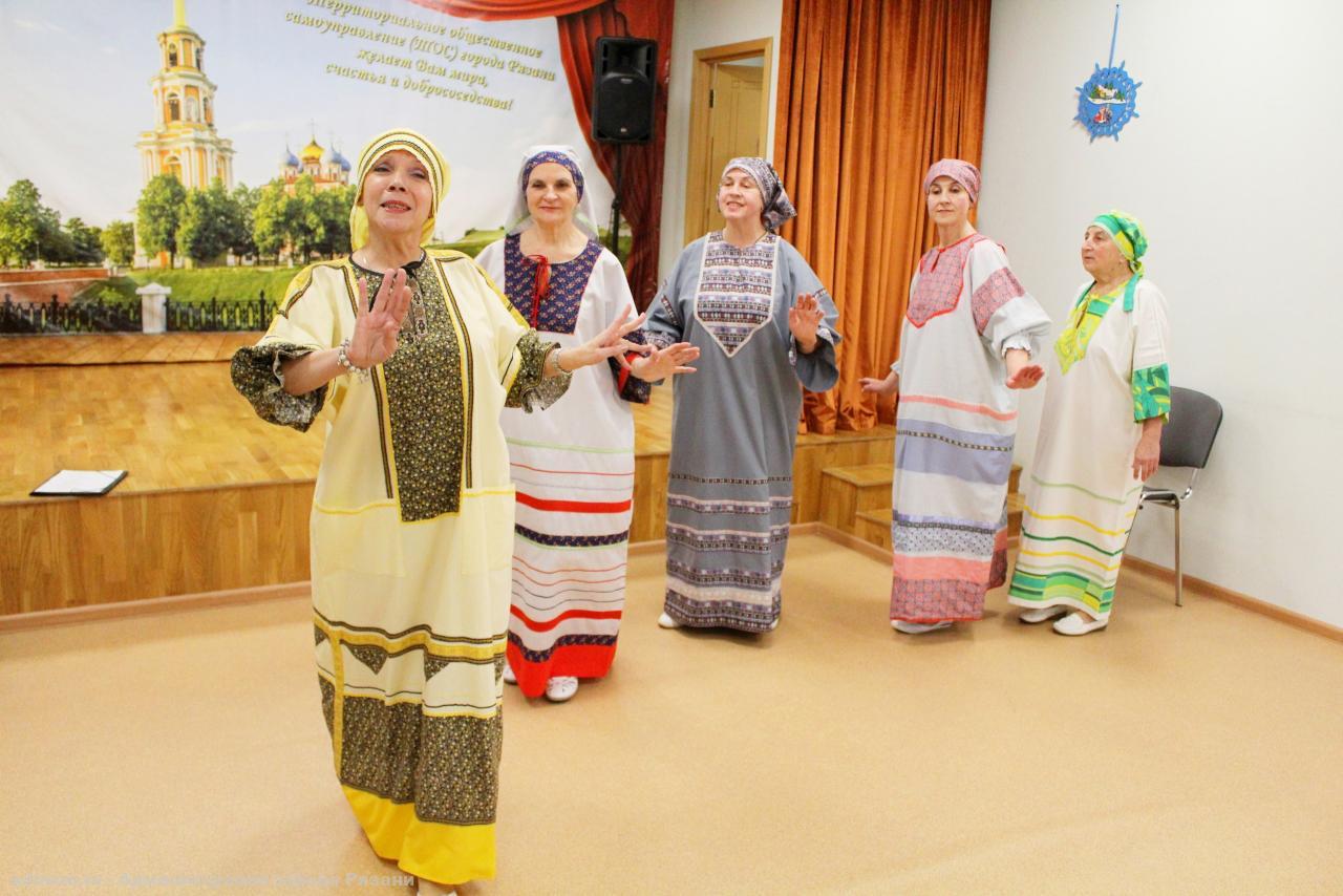 В Ресурсном центре «ДОМ ТОС» представили театрализованную программу «Деревенские посиделки»