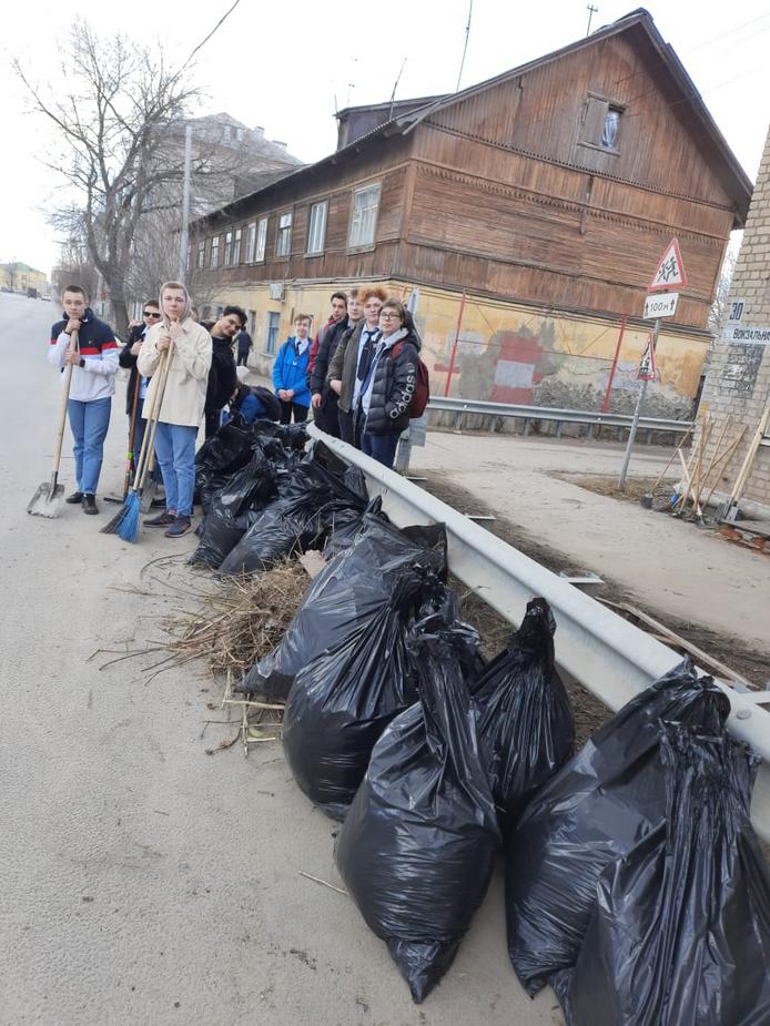 В Железнодорожном районе проведен субботник