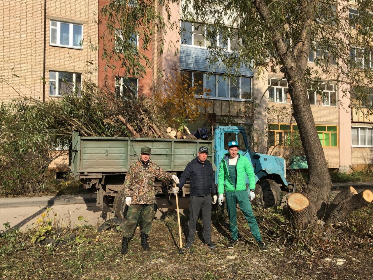 В Железнодорожном районе продолжаются субботники