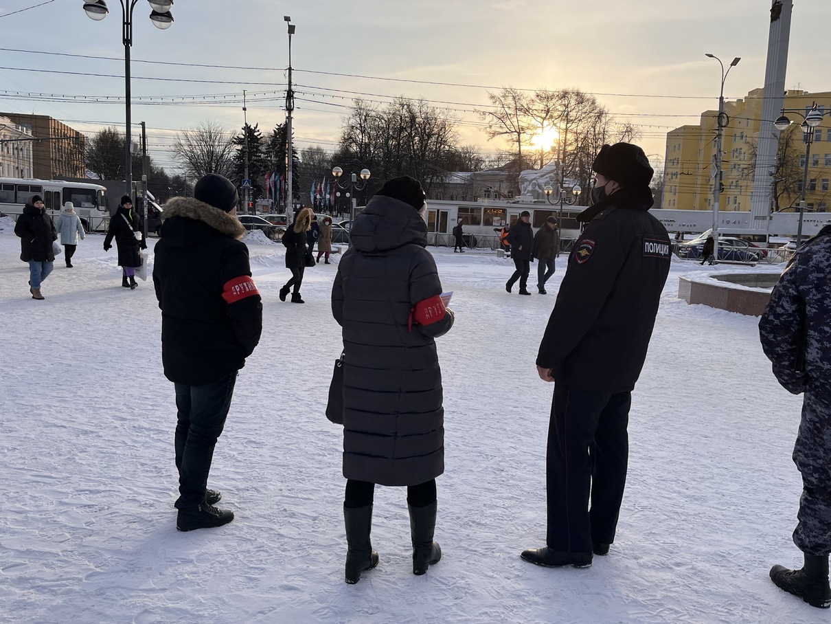 Дружинники Железнодорожного района напомнили гражданам, как не стать жертвой интернет-мошенников!