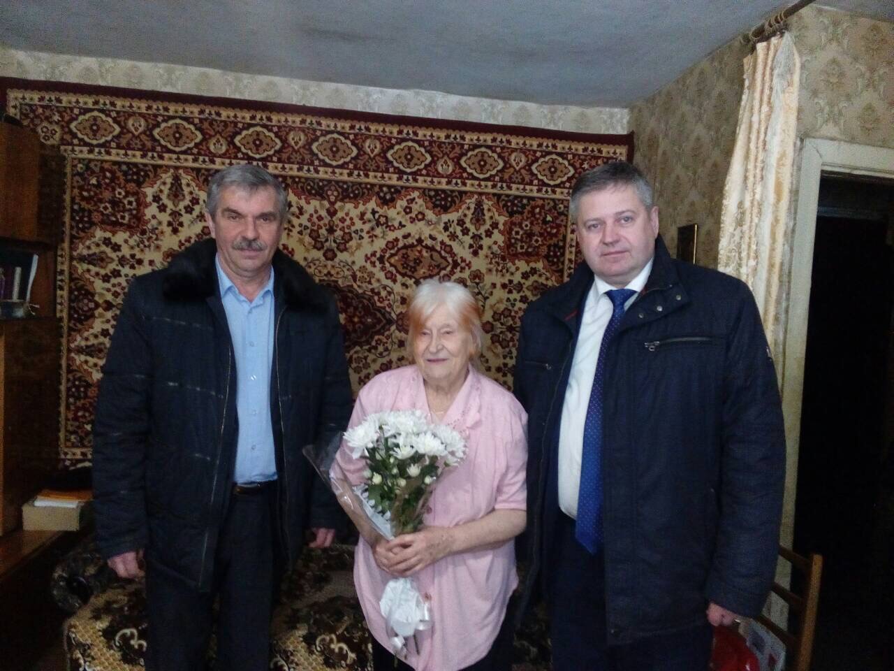 Поздравление с 90-летним юбилеем ветерана труда и труженицы тыла