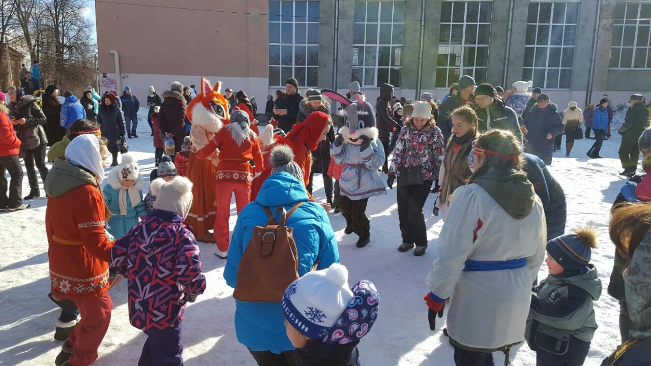 Жители Советского района приняли участие в проводах Масленицы