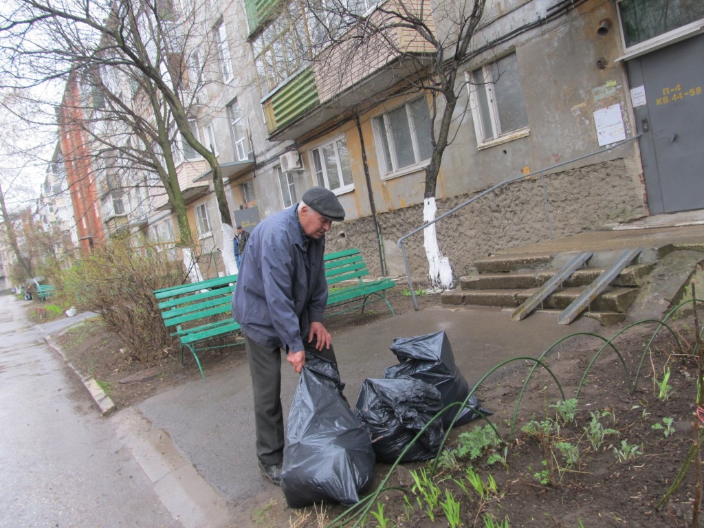 Активисты - общественники микрорайона Бутырки провели субботник