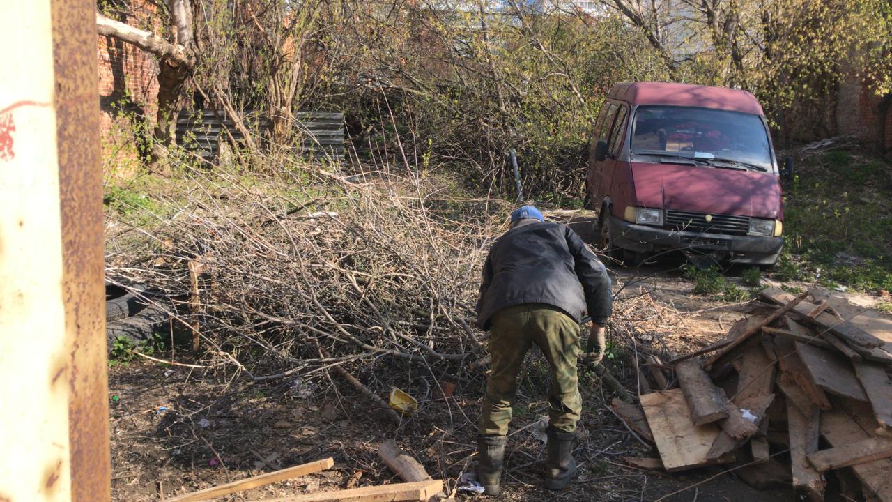 В Рязани проводится уборка городских территорий от мусора