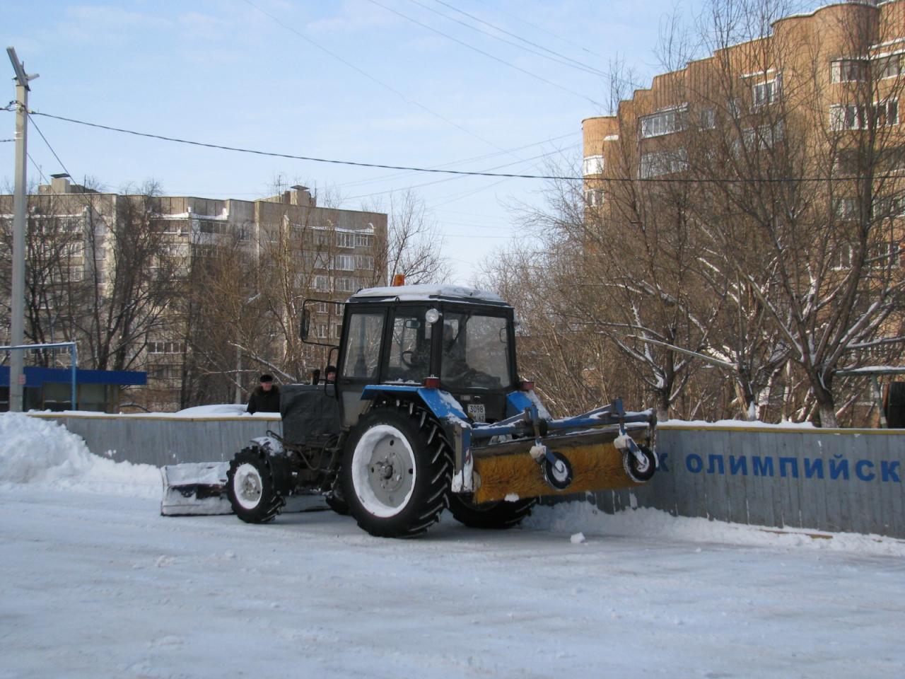 Продолжается работа по благоустройству катков и хоккейных площадок