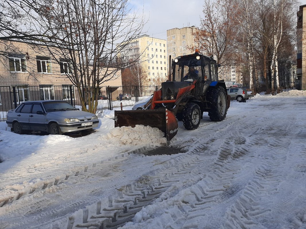 Уборка территории у школы искусств 29.01.2021