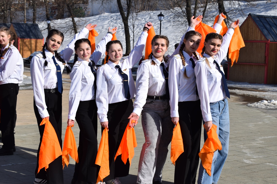 В городе прошел флэшмоб «Солнечный круг» в поддержку людей с синдромом Дауна