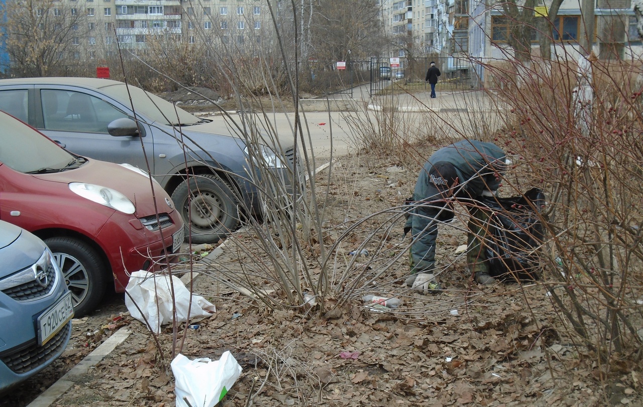 В рамках проведения весеннего месячника по благоустройству и санитарной очистке территорий города 10.04.2018