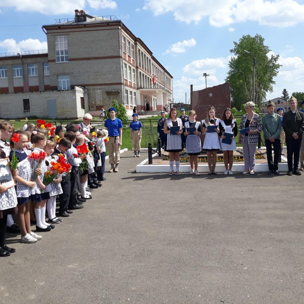 В поселке Борки состоялся митинг «Вспомним всех поименно»