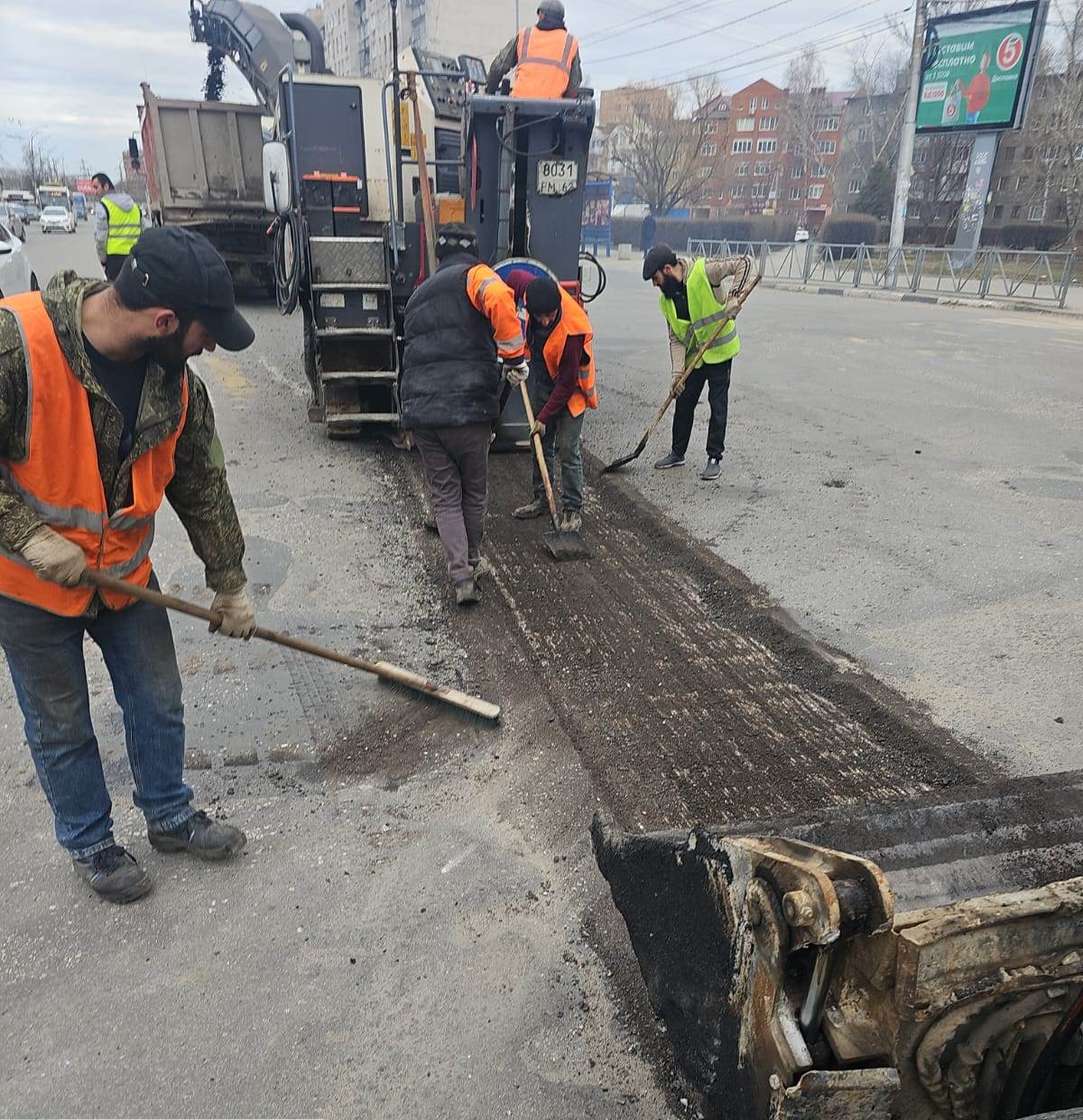В Рязани проводится ямочный ремонт дорог
