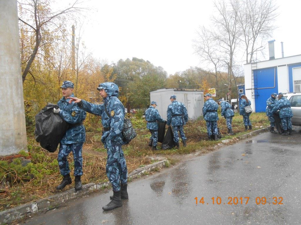 Префектурой Советского района организованы субботники в Торговом городке и Лесопарке