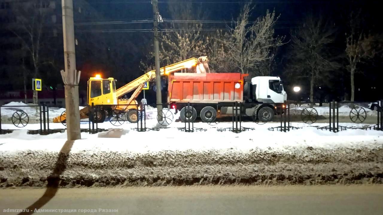 За ночь с городских улиц вывезено более 4000 кубометров снега