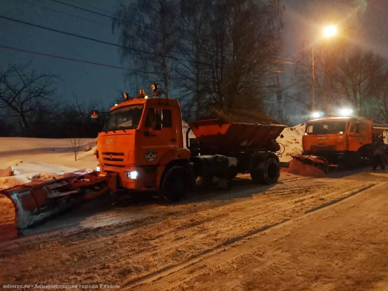 На уборку городских улиц вышли 4 колонны спецтехники: работы продолжаются в круглосуточном режиме