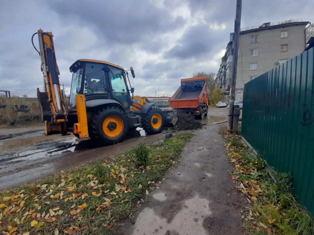 В Московском районе продолжаются работы в рамках осеннего месячника по благоустройству и санитарной очистке территории города Рязани  15.10.2021