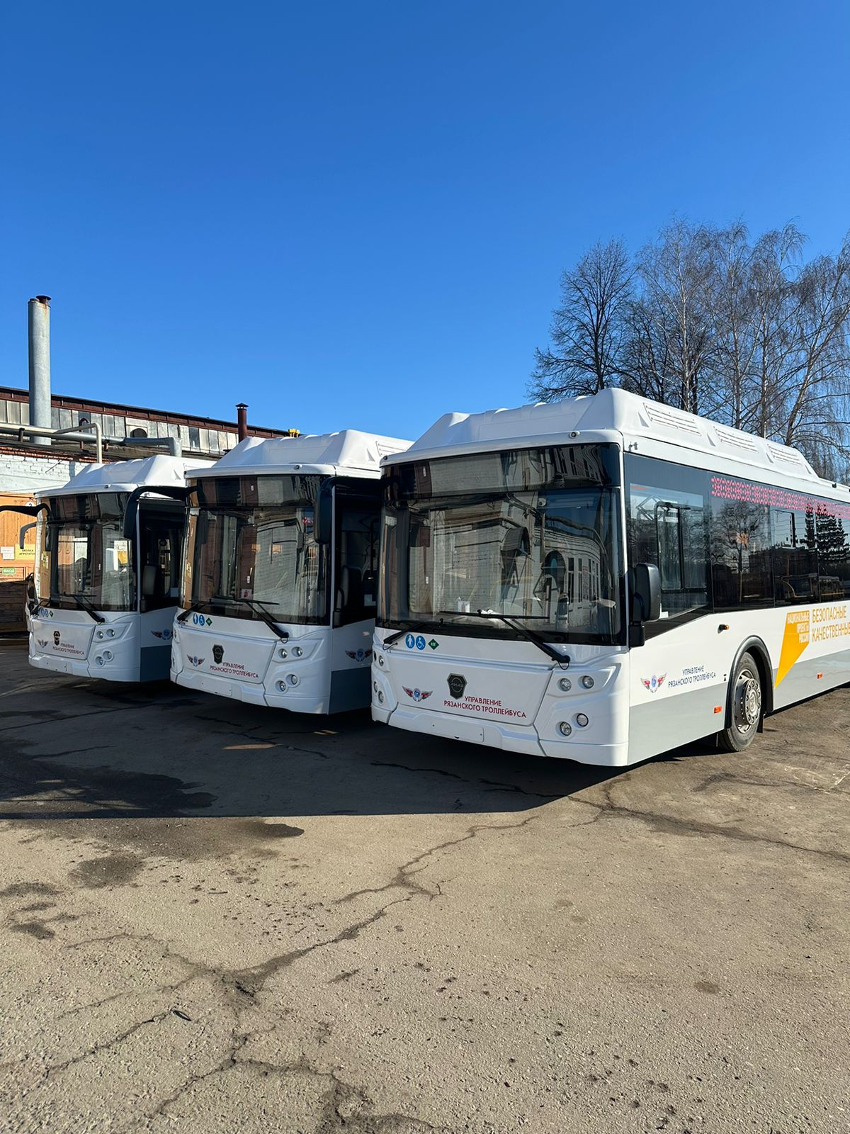 Новые автобусы  вышли на маршруты городского общественного транспорта