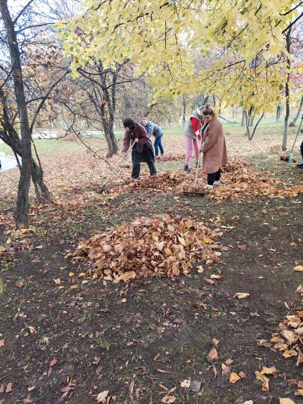 В Железнодорожном районе продолжается месячник по благоустройству города