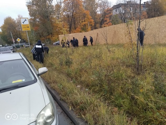 В Московском районе продолжаются работы по благоустройству и санитарной очистке территории города Рязани с участием предприятий,  организаций и жителей района 20.10.2023