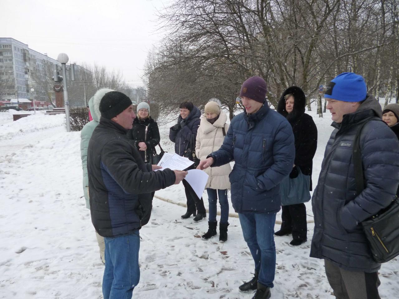 Разъяснительная работа с населением города Рязани по правилам поведения на льду 15.02.2018