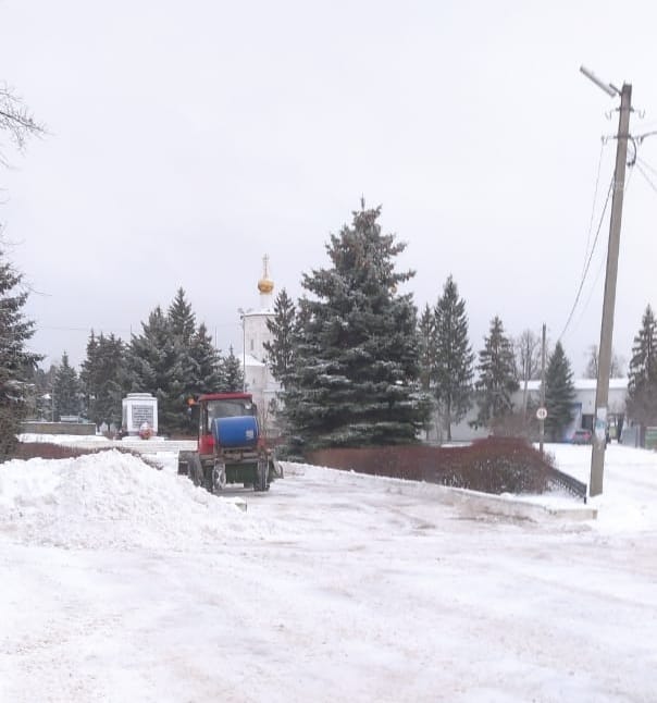 В Солотче продолжается уборка снега