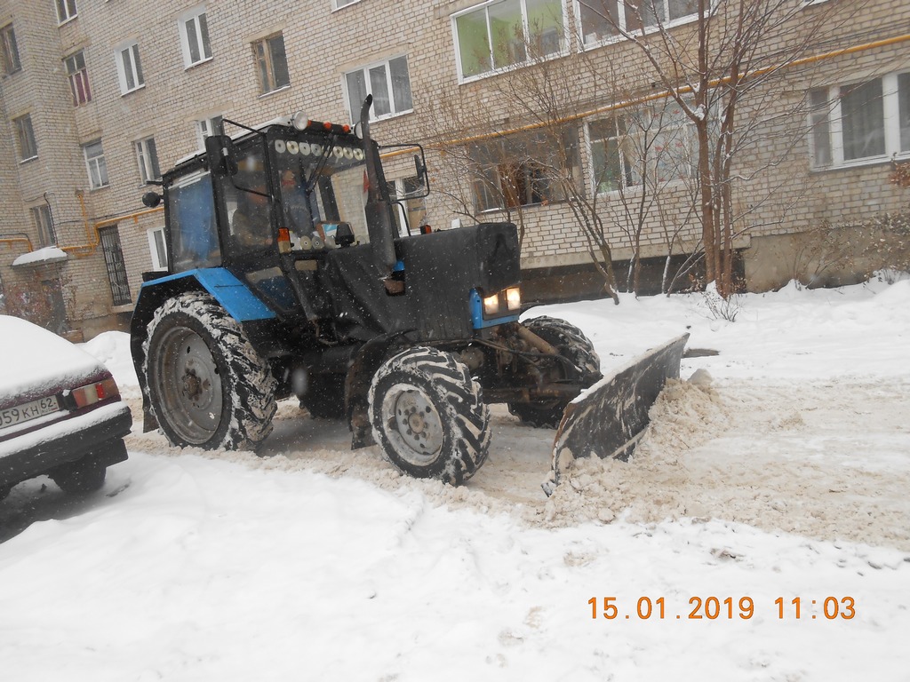 Организована уборка дворовых территорий от снега