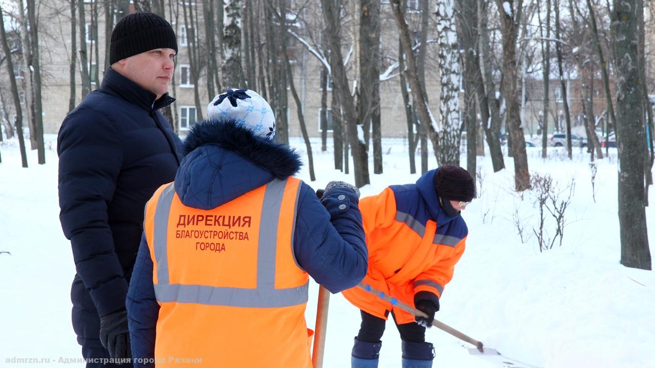 Продолжается расчистка от снега парков и скверов