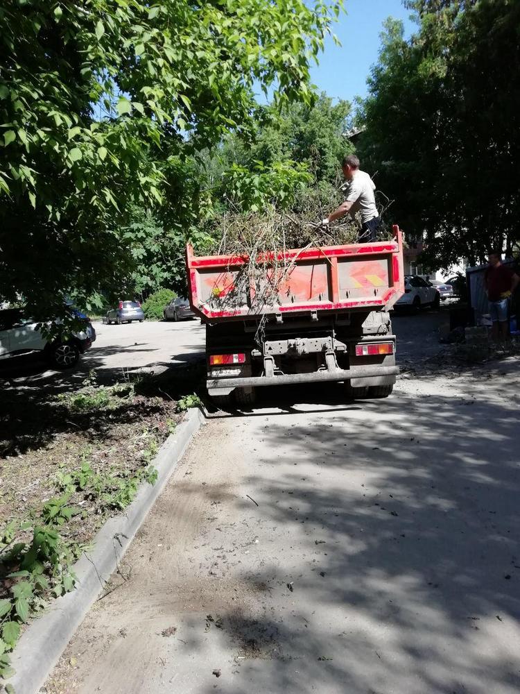 В Октябрьском районе проводятся мероприятия по уборке муниципальной территории