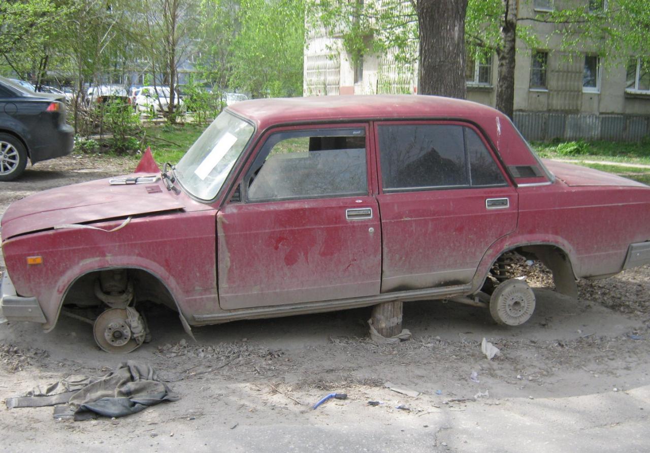 Приняты меры по вывозу брошенного автомобиля