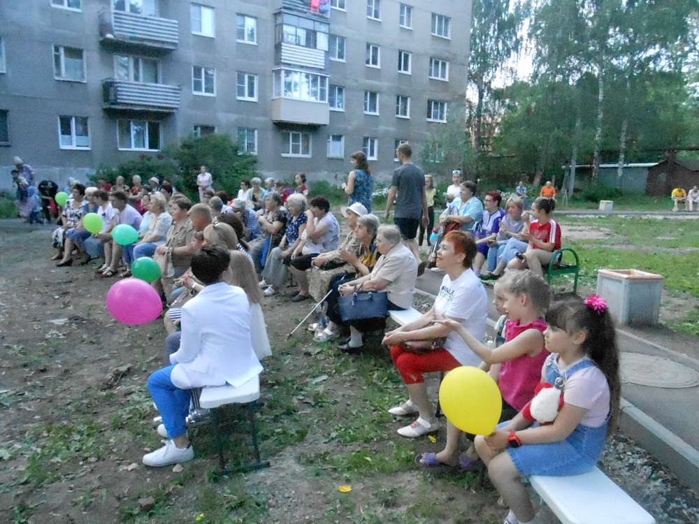 В районах города отмечают День соседей