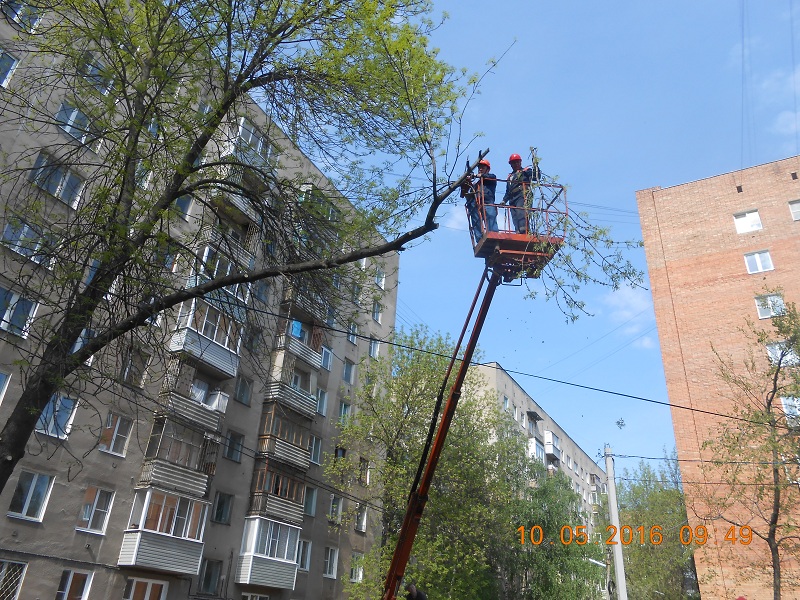 Продолжаются работы по благоустройству территории Советского района