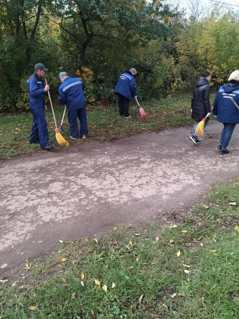 Уборка территории в Октябрьском районе