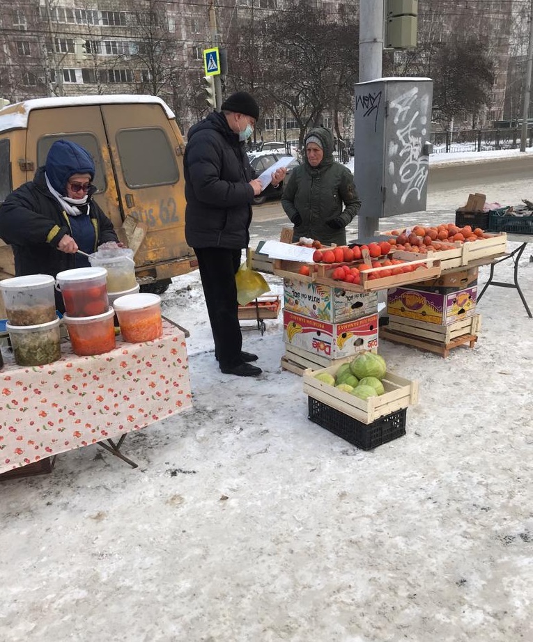 В Октябрьском районе провели контрольные рейдовые мероприятия по пресечению незаконной торговли