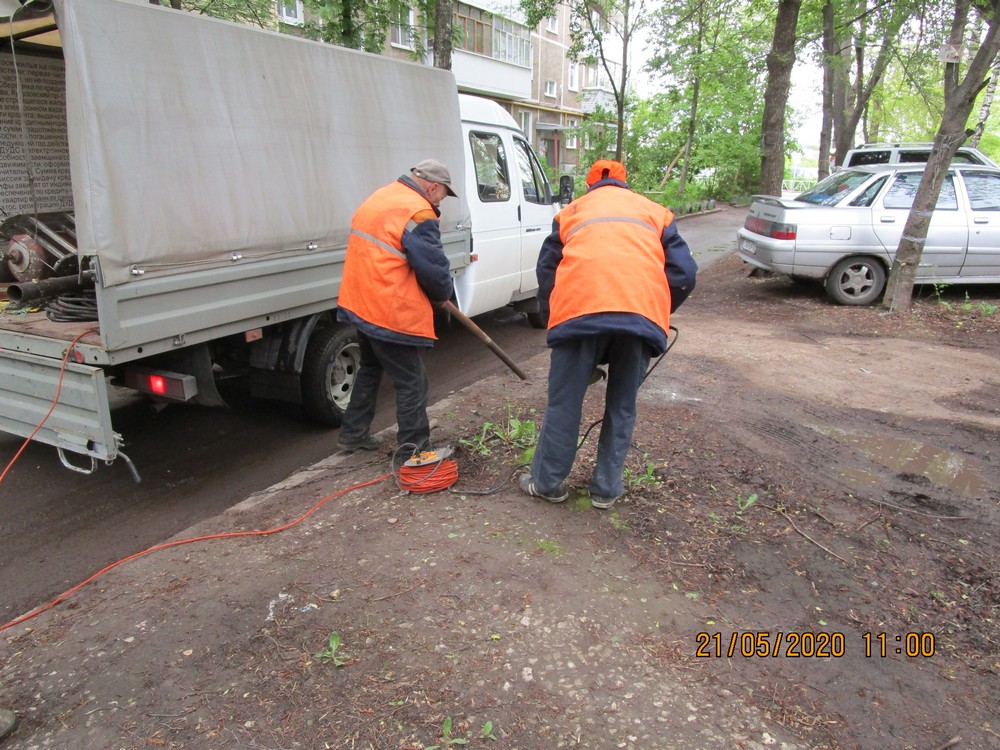 В Октябрьском районе продолжаются мероприятия по демонтажу незаконно размещенных парковочных конструкций